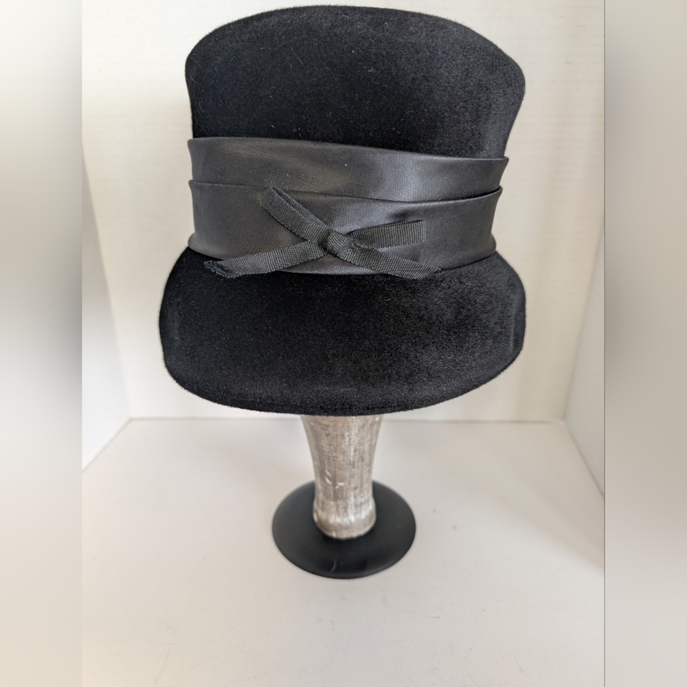 Vintage Hat Black Velvet  Satin Ribbon 1950 Cloche Style